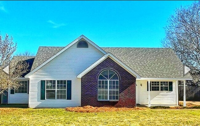 Building Photo - Spring Hollow Drive in Deatsville in Quiet... Rental