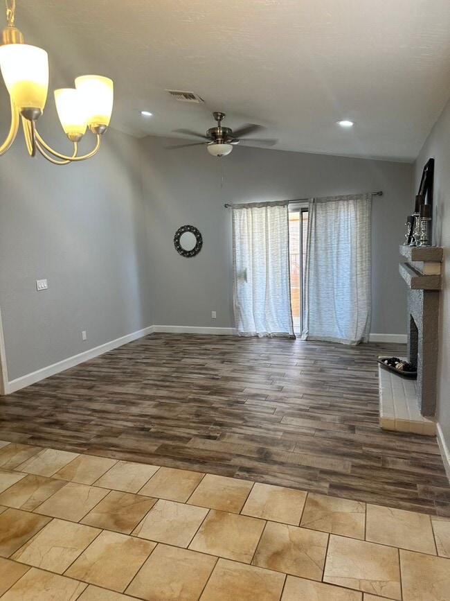 Photo - 1120 N Val Vista Dr