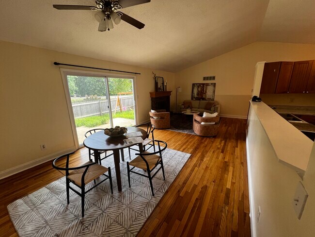 Photo - 10999 Bradshaw St