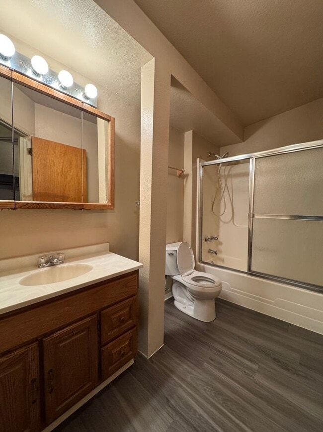 Photo - 960cking Unit C