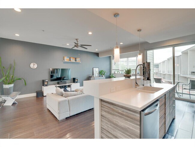 604 N Bluff Dr Unit 205