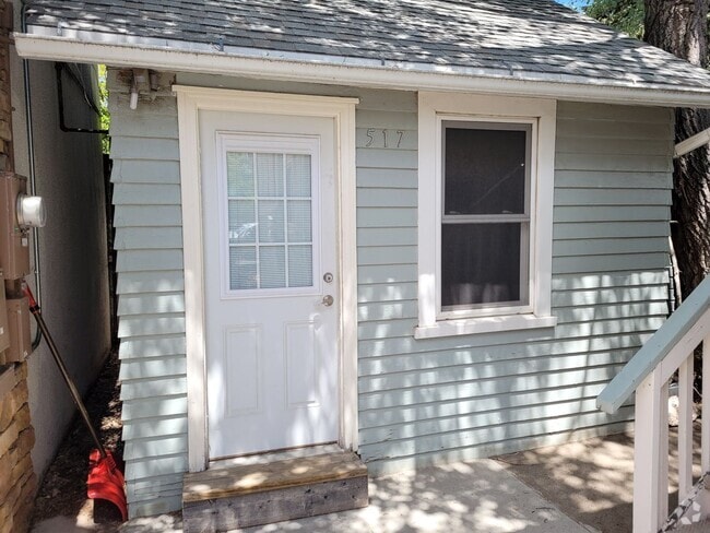 Building Photo - 517 E Custer St Rental