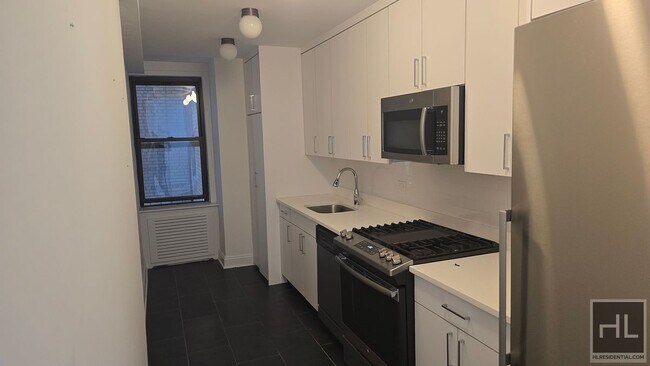 Building Photo - 5th AVE & 9th St spacious 1BR/1BA in High ... Rental