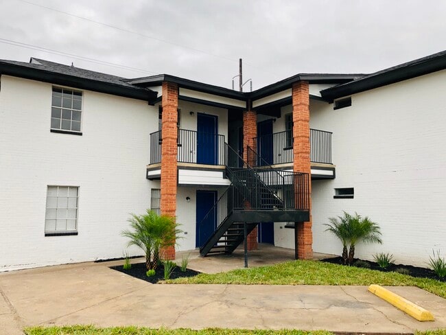 Building Photo - 2901 Highland Ave Unit 5