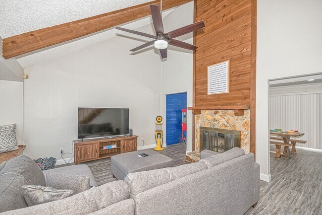 Photo - Large 3 bed 2 bath home with fenced backyard