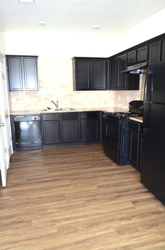 Photo - 916 Industrial Ave Unidad 916 #B Industrial Ave