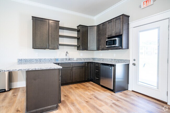 Clubhouse Kitchen - Ewing Point at Mount Victor