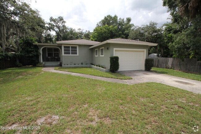 Building Photo - 2108 Oak St Rental