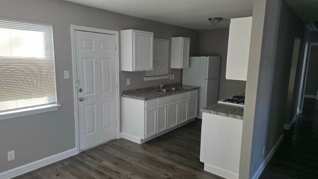 Photo - 1418 Colima St