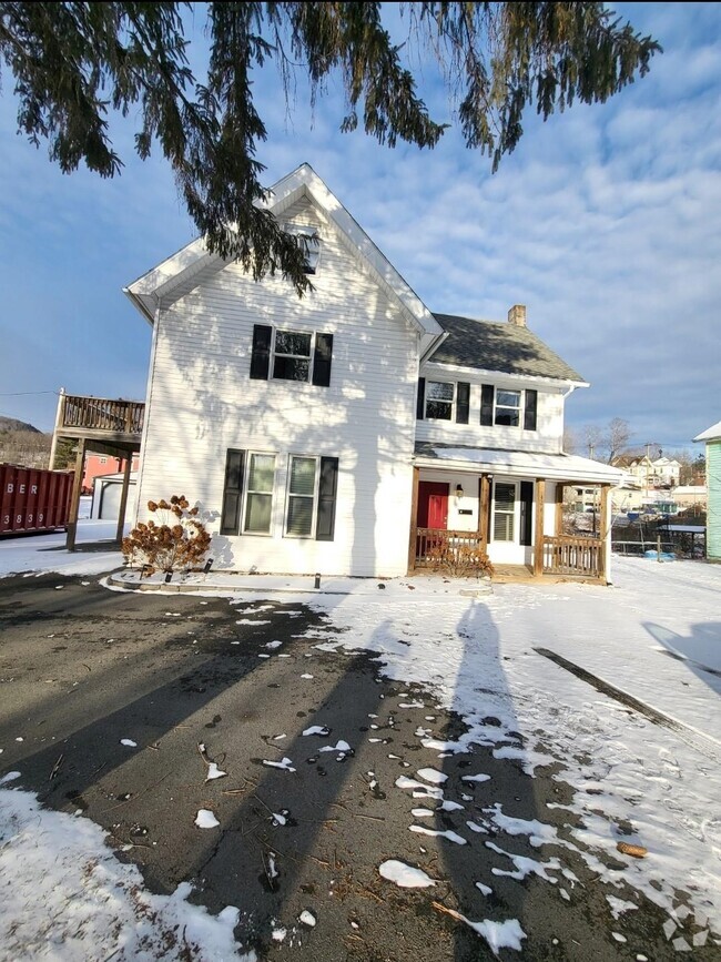 Building Photo - 426 W Front St Rental