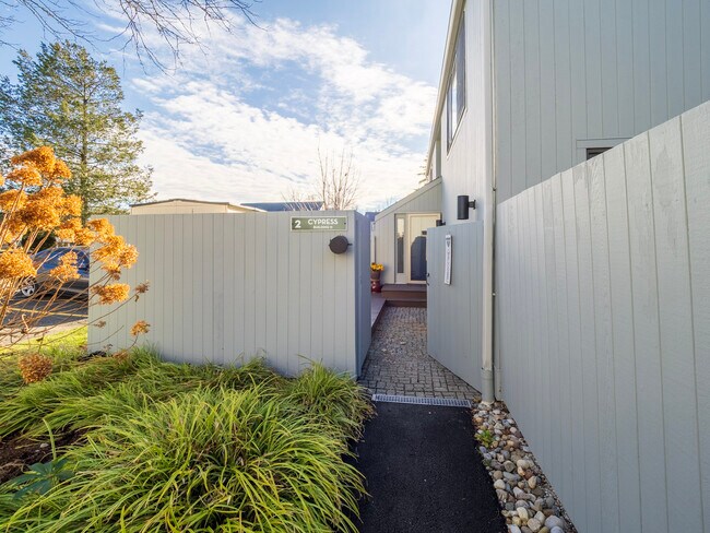 Photo - 2 Cypress Ln Unit 2