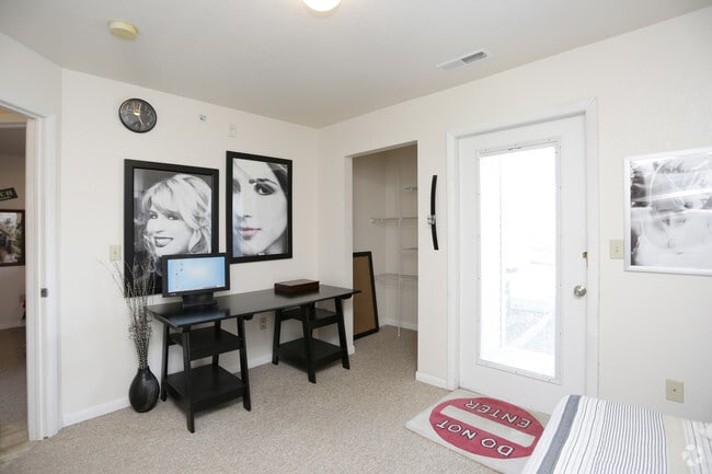 Photo - College Town Apartments