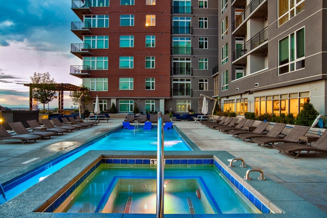 Resort Pool & Relaxation Spa