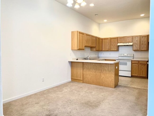 Photo - Spacious 3 Bedroom Townhome- Convenient Access to the Front Range