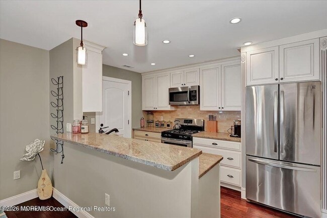 Photo - 13 Racquet Rd