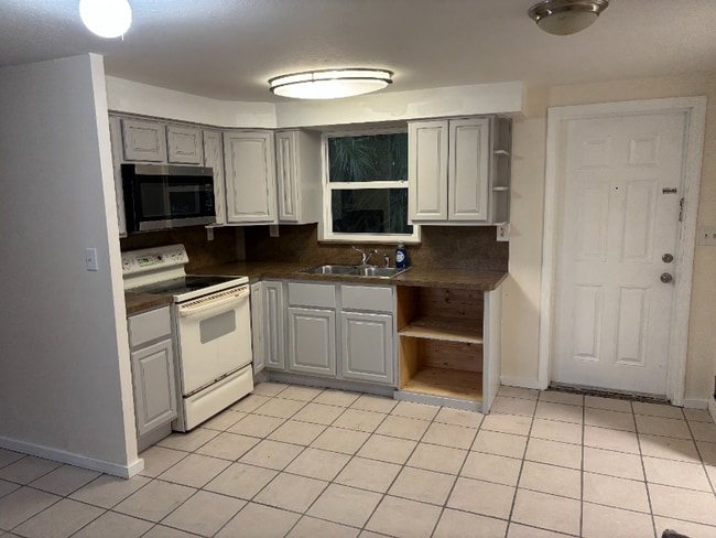 Building Photo - 90 W Cowles St