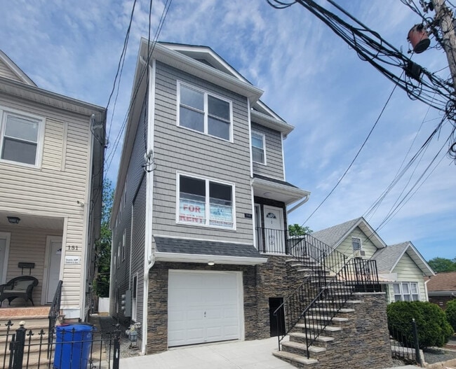 Building Photo - 153 E 23rd St Unit 2