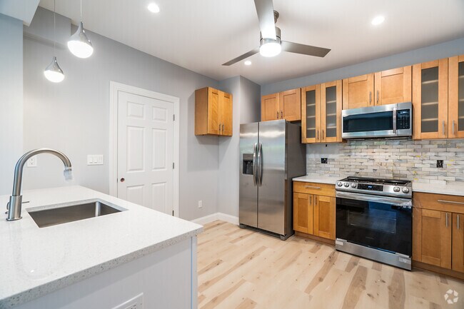 Building Photo - 382 Midland Ave Rental
