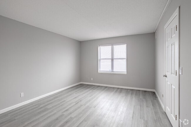 2BR, 2BA - 800SF - Bedroom