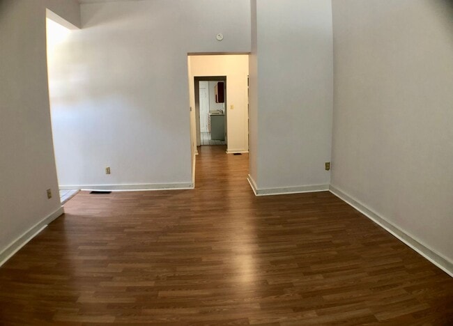 Photo - 1 Bed / 1 Bath on 10th Ave close to Wexner... Unit A