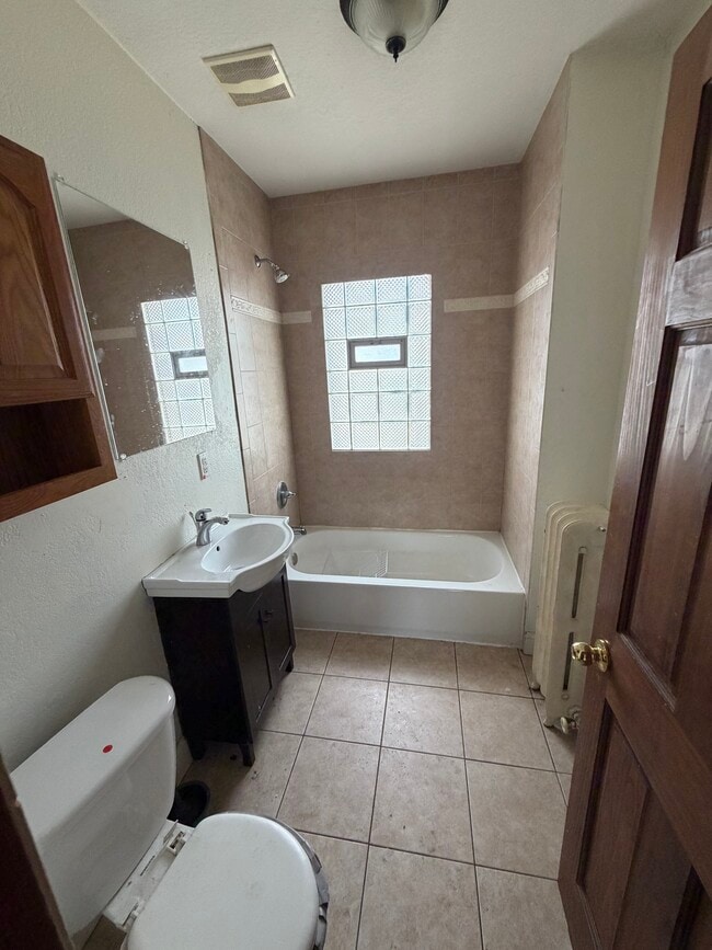 Bathroom - 1910 Lasalle St Unit 1910 LaSalle st