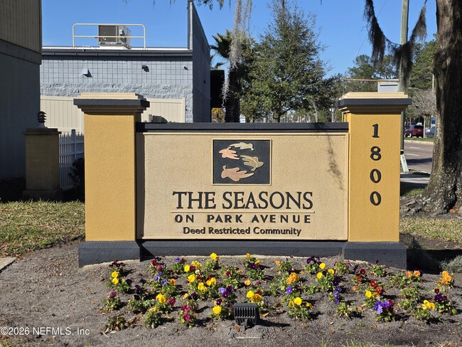 Building Photo - 1800 Park Ave Unit 357