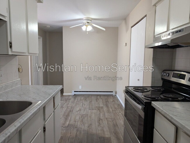 Building Photo - 204 Charleston Blvd Unit 5