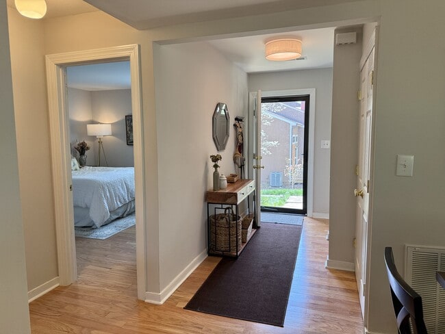 Photo - 980 Sutton Ct