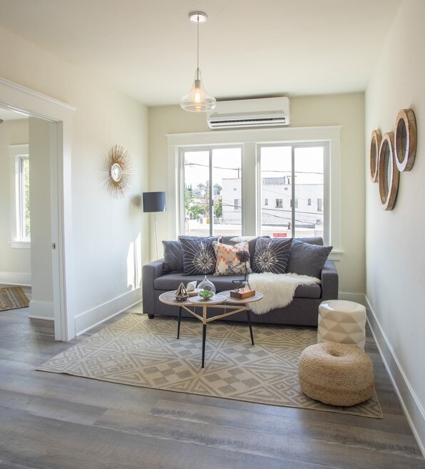 Photo - 1441 Echo Park Ave Unidad half