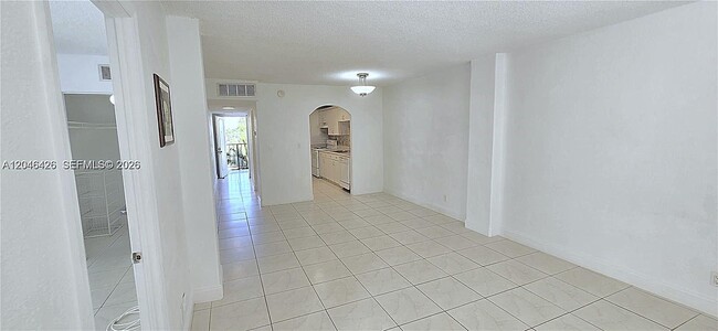 Photo - 2903 NE 163rd St Unidad 404