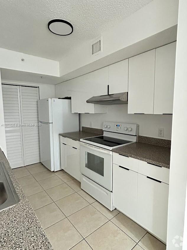 Building Photo - 450 S Park Rd Unit 5-208 Rental
