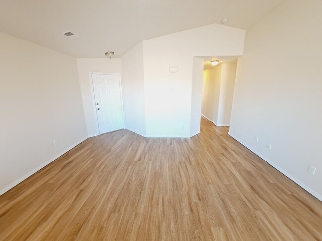 Photo - 3 bed 2 bath home in Huning Ranch. Great Yard