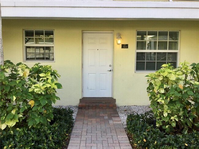 Photo - 2660 NE 8th Ave Unidad 203