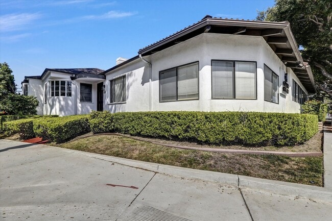 Photo - A short stroll to Sony Studios