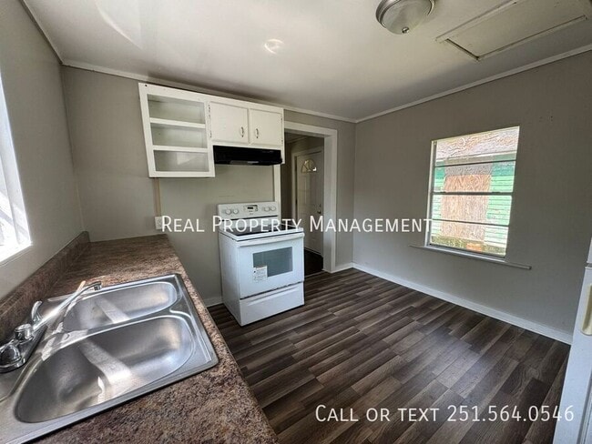 Photo - 2062 Andrews St