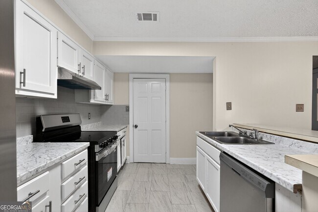 Photo - 898 Chippendale Ln