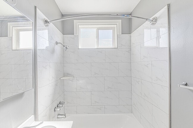 Photo - 210 E 29th St Unidad 12