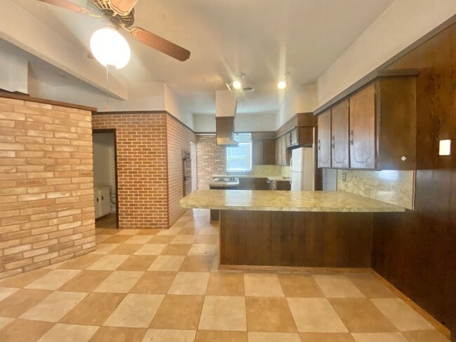 Photo - 2019 42nd St Unit Main