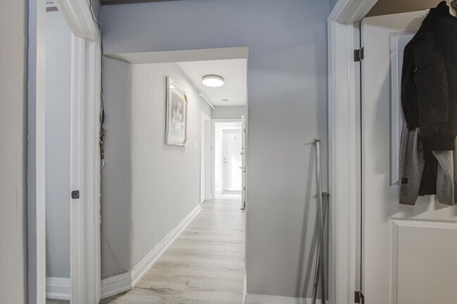 Photo - 1 Bed / 1 Bath Basement Apartment – St. Ca... Unit 4