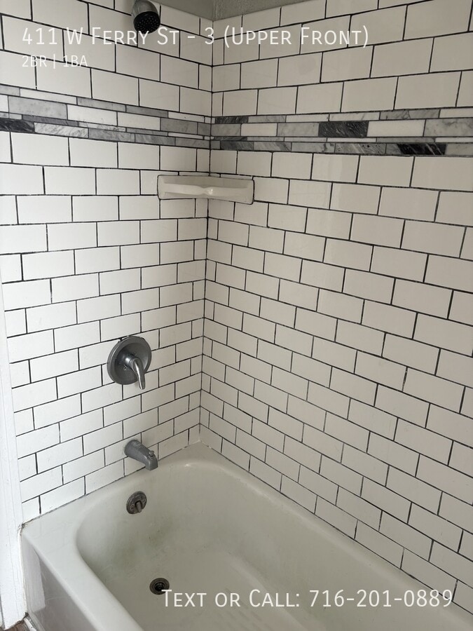 Photo - 411 W Ferry St Unidad 3 (Upper Front)