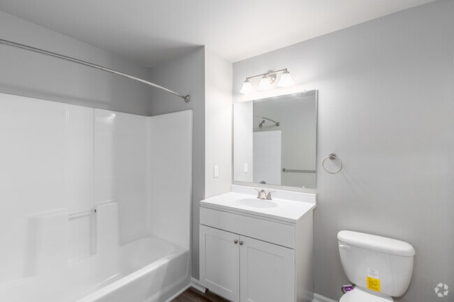 2BR, 1BA - 900SF - Bathroom