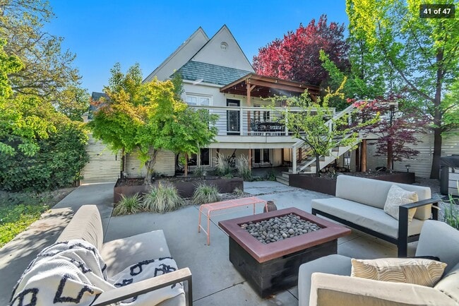 Photo - 1280 Laird Ave S