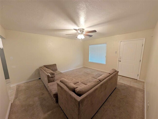 Photo - 1614 Surrey Dr