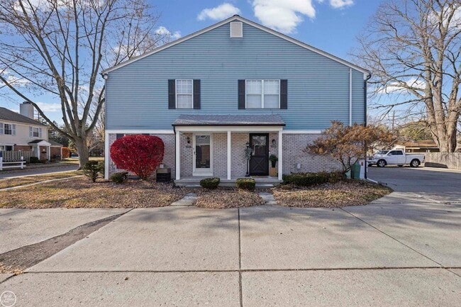 Building Photo - 24692 N Meadow Dr Unit 9 / 3