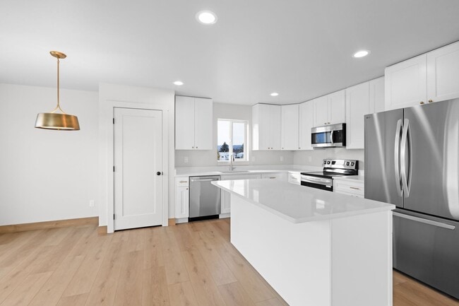 Photo - 865 9th St W Unidad B