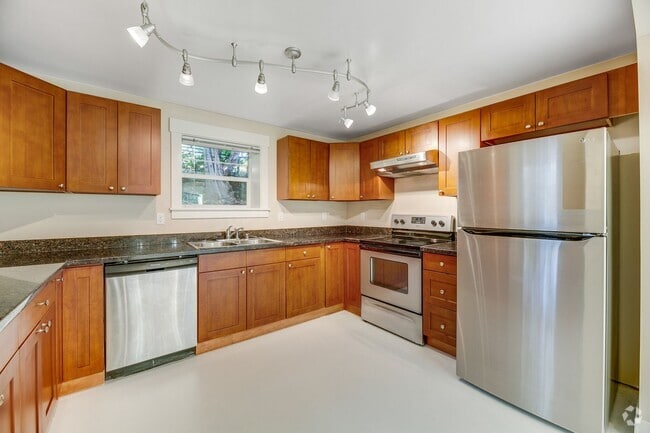 Building Photo - Amazing 4-Bedroom Daylight Basement in Wel... Unit 3 Rental