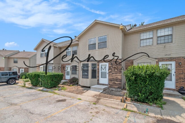 Building Photo - 1711 SW PARKRIDGE Dr Rental