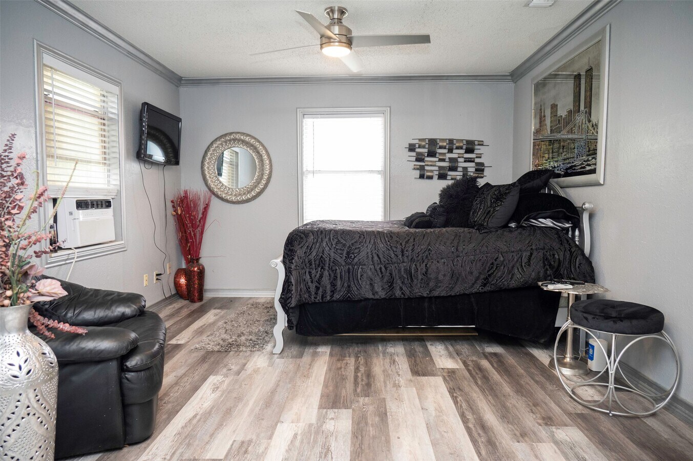 Photo - 1015-1011 11th St