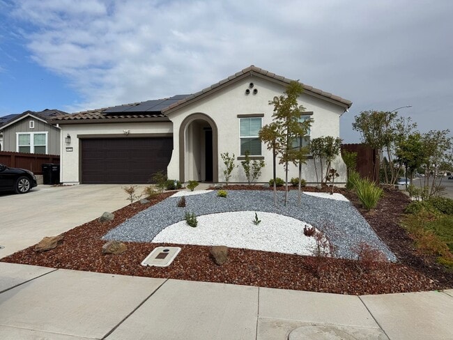 Building Photo - Modern 3 Bedroom, 2 Bath Home Built in 202...