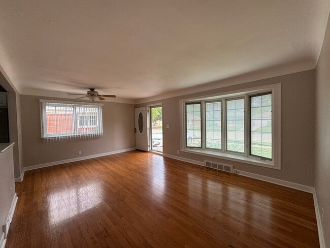 Photo - 1864 Pinetree Dr